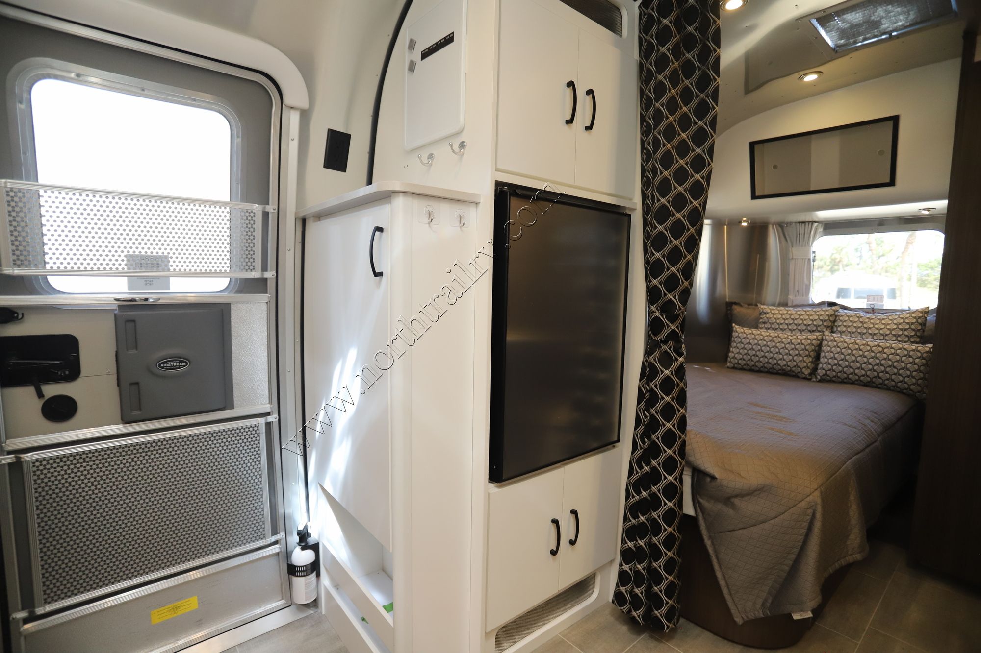 Used 2021 Airstream Caravel 19CB Travel Trailer  For Sale