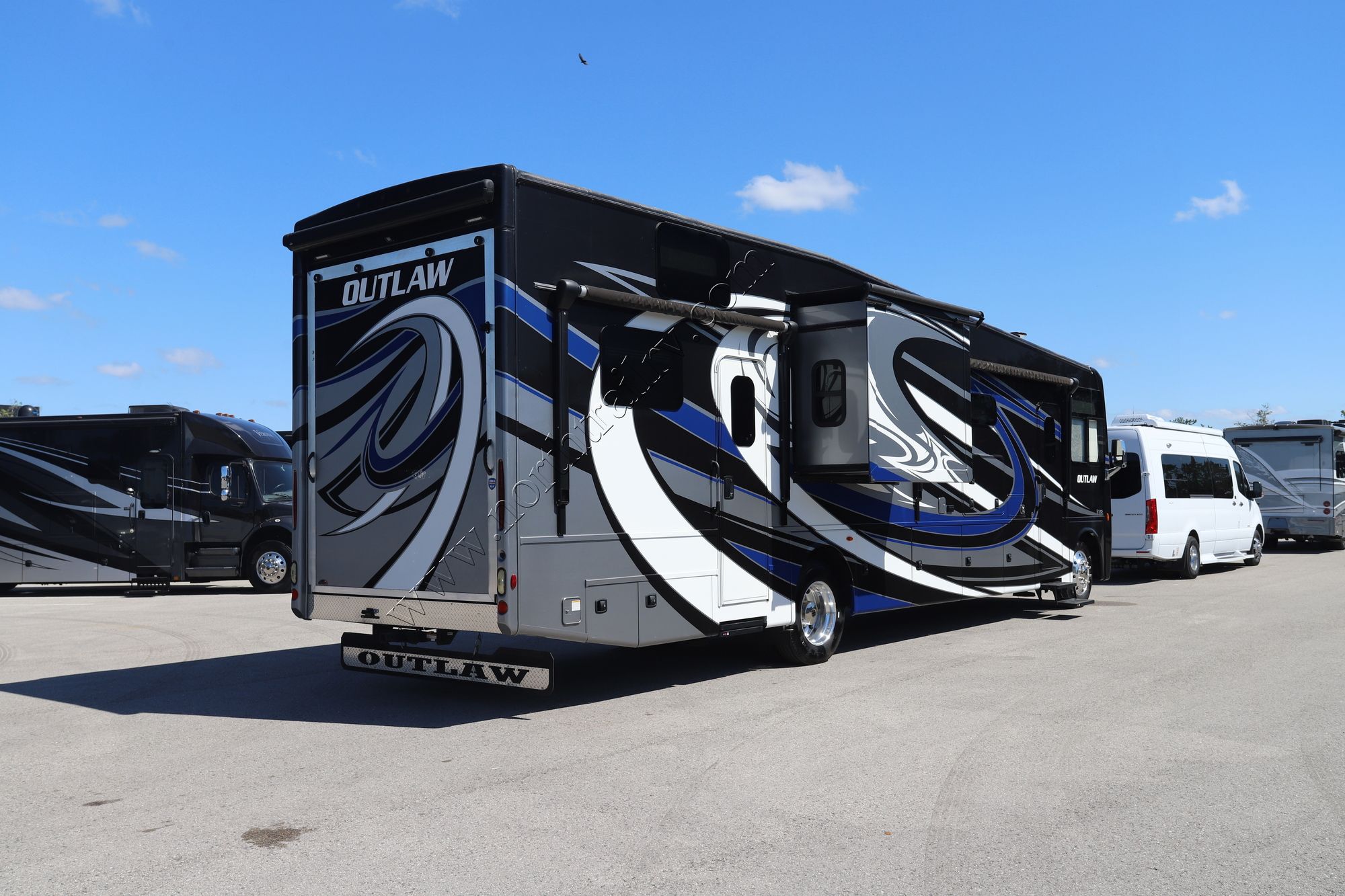 Used 2019 Thor Outlaw 37RB Class A  For Sale