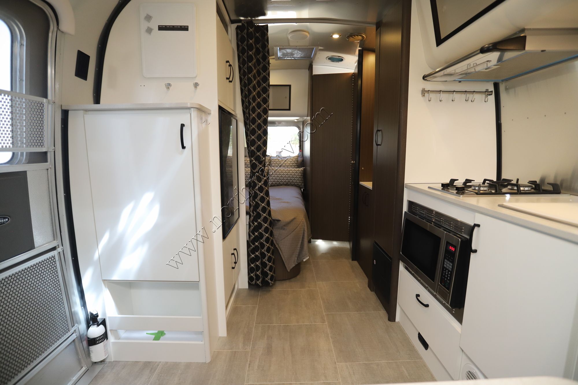 Used 2021 Airstream Caravel 19CB Travel Trailer  For Sale