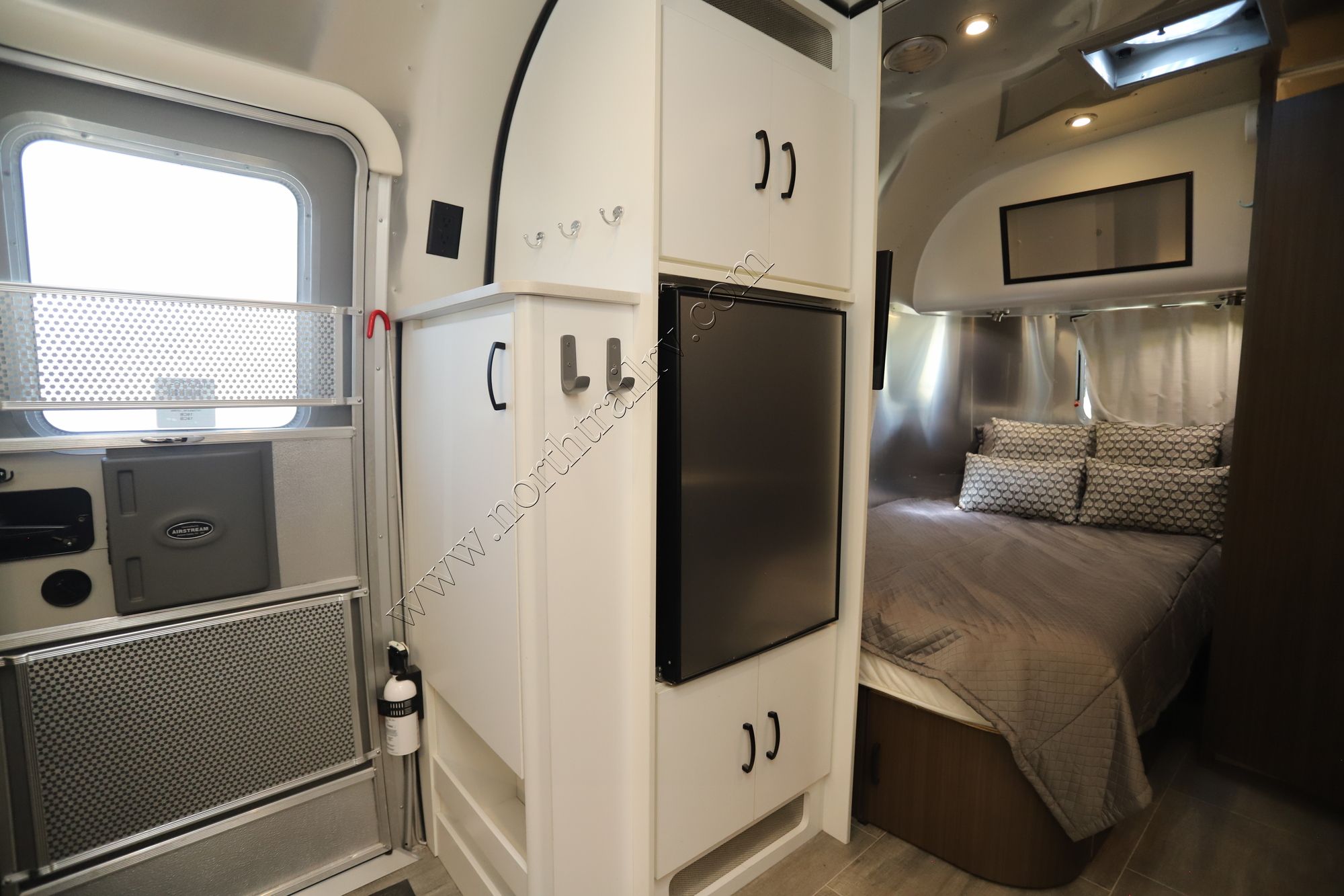 Used 2020 Airstream Caravel 19CB Travel Trailer  For Sale