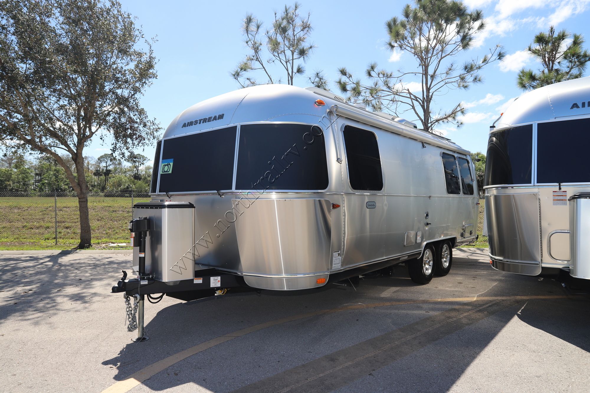 New 2023 Airstream Globetrotter 25FB Travel Trailer  For Sale