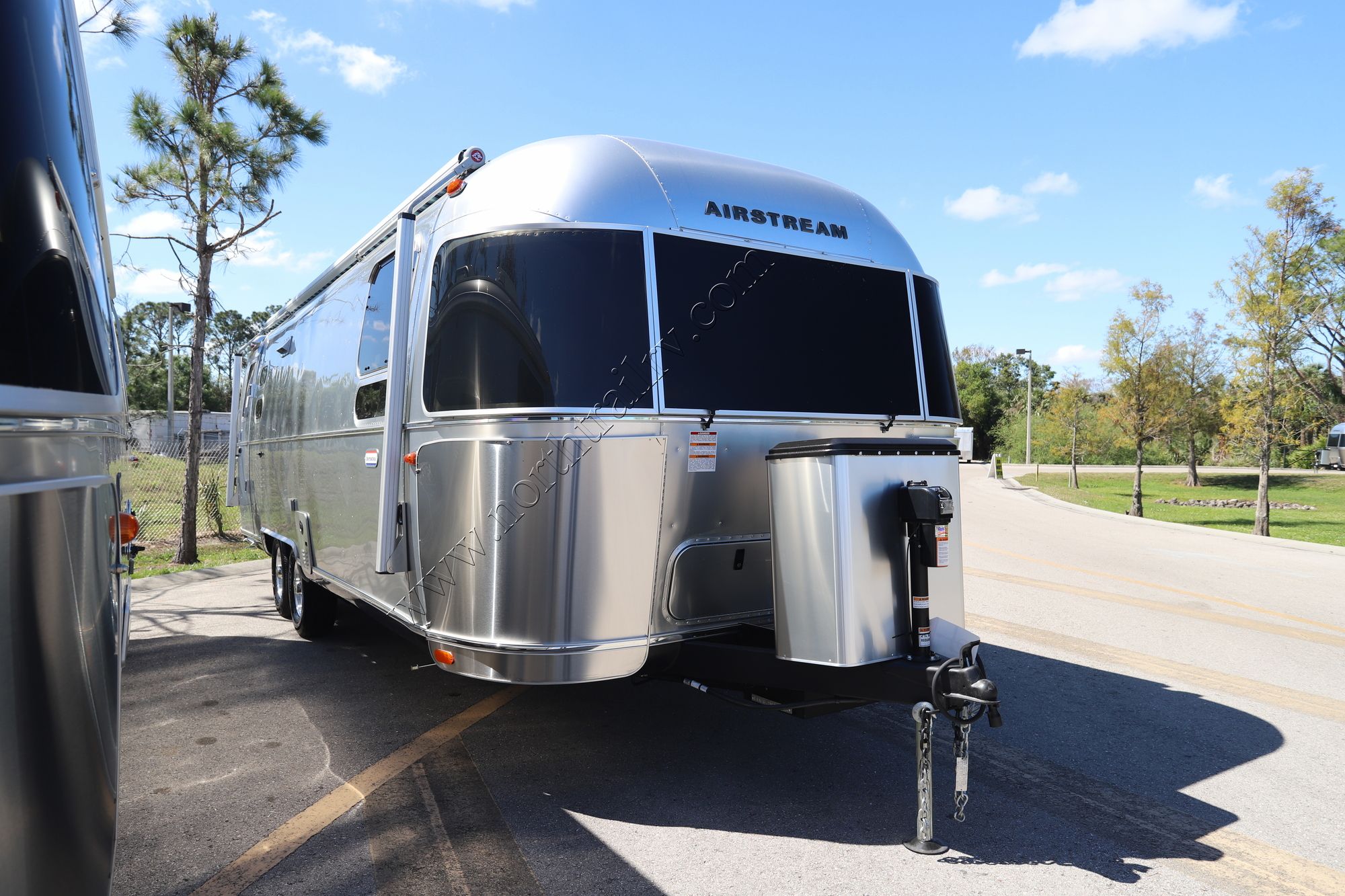 New 2023 Airstream International 27FB Travel Trailer  For Sale