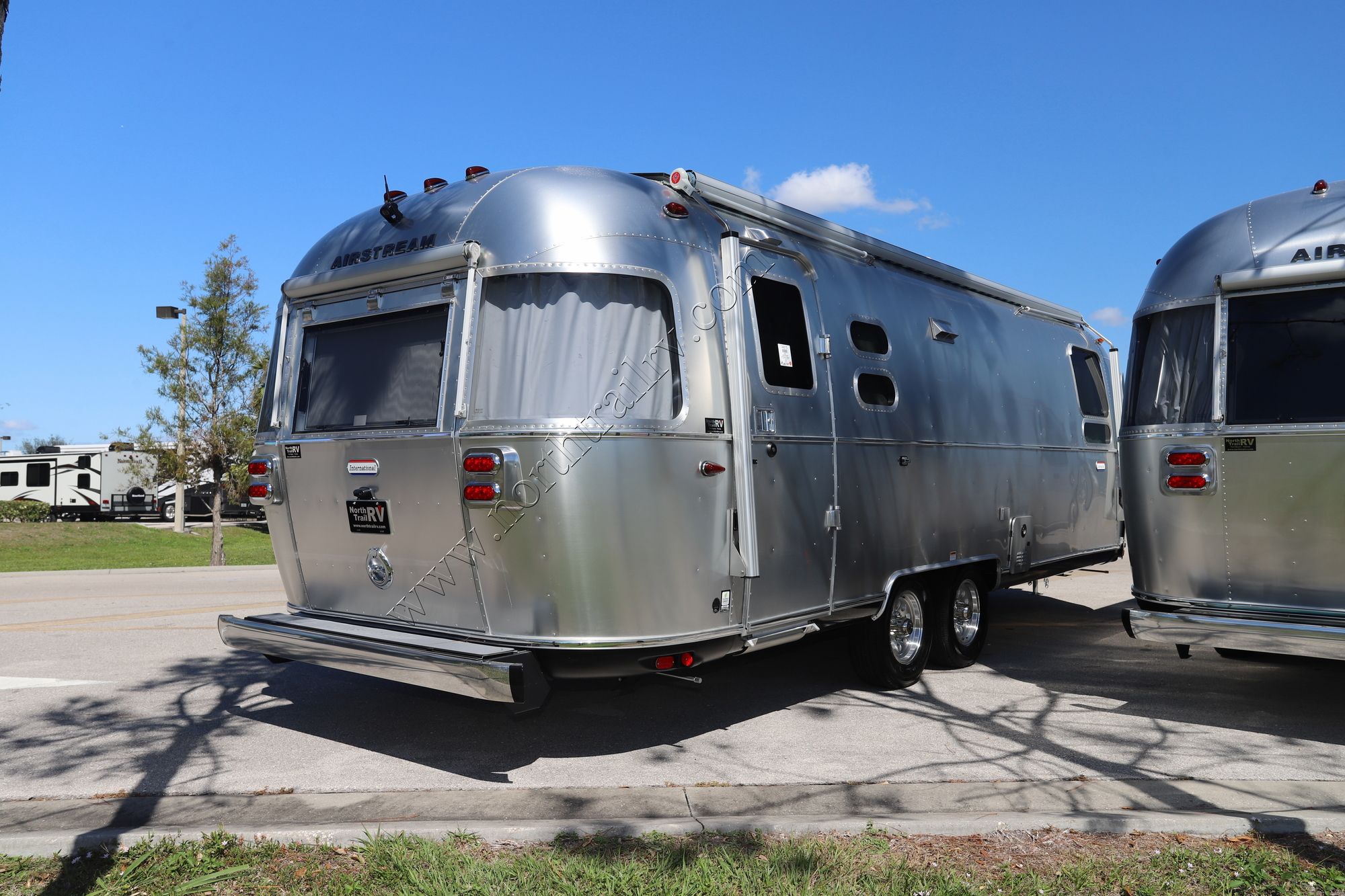 New 2023 Airstream International 27FB Travel Trailer  For Sale