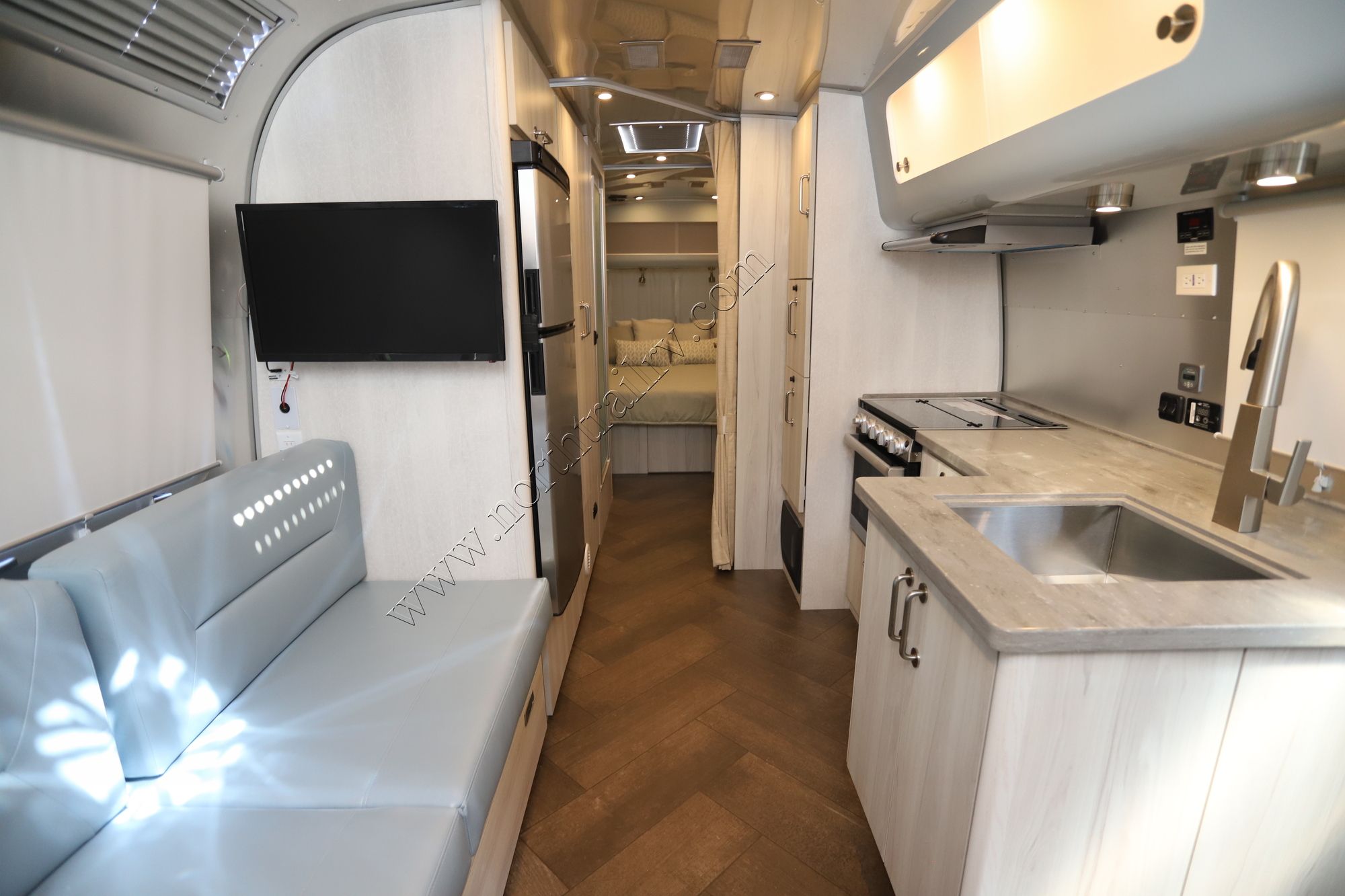 New 2023 Airstream International 27FB Travel Trailer  For Sale