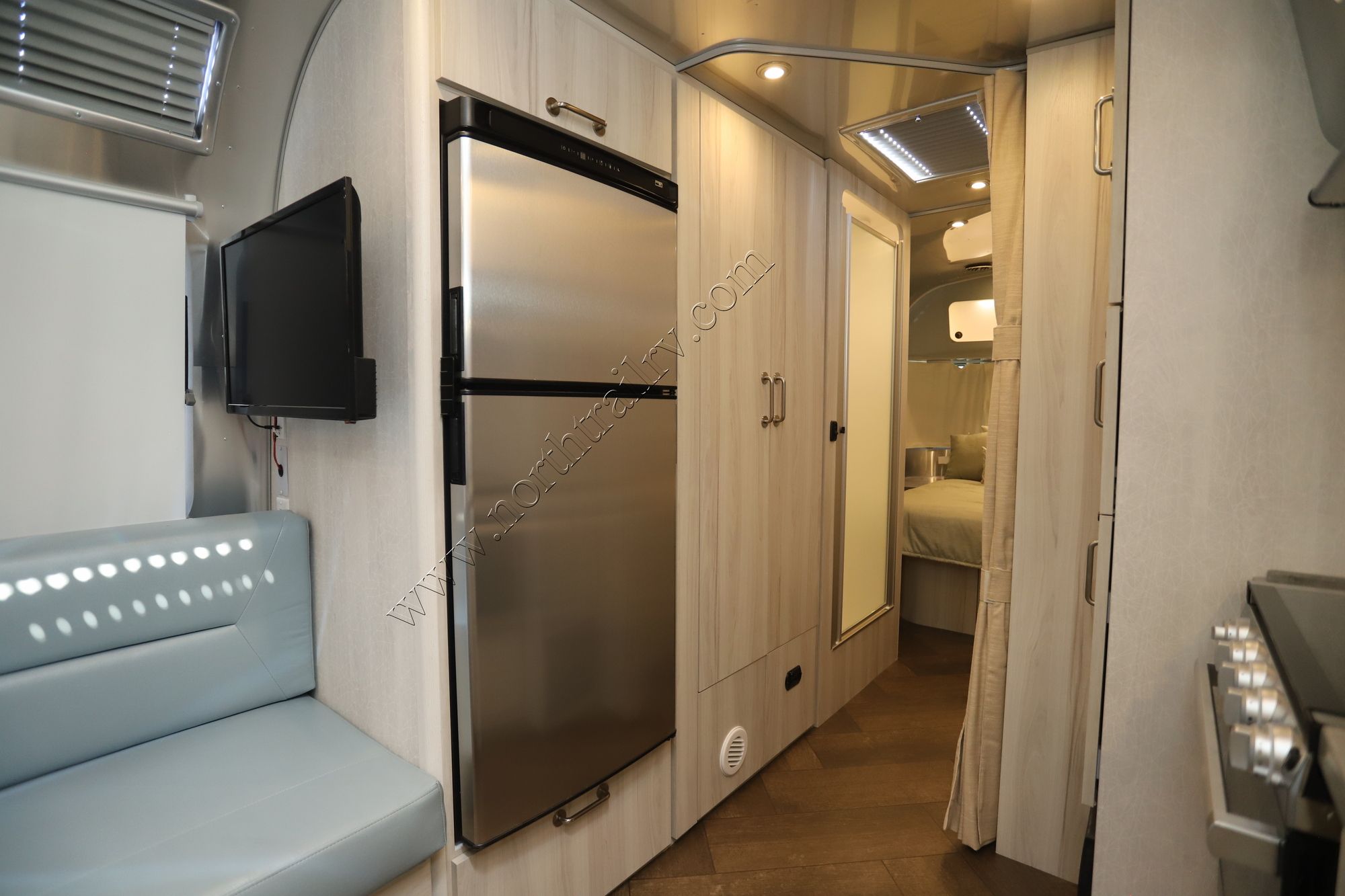 New 2023 Airstream International 27FB Travel Trailer  For Sale