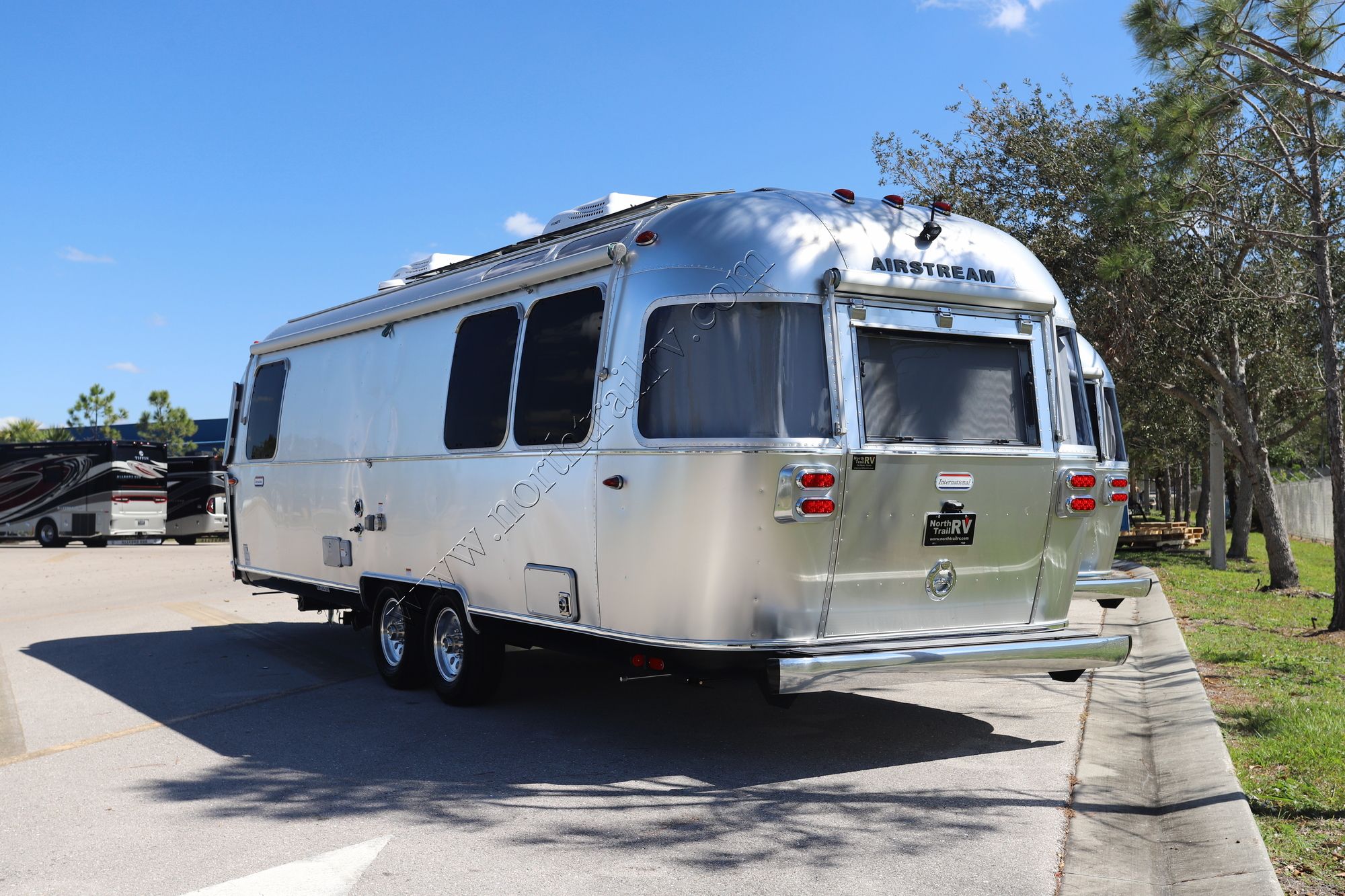 New 2023 Airstream International 27FB Travel Trailer  For Sale