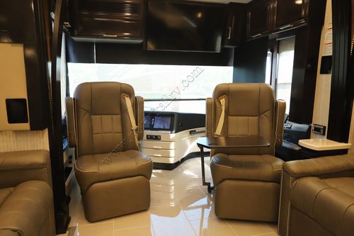2023 Newmar London Aire 4535