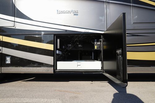 2023 Newmar London Aire 4535