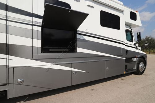 2023 Renegade Rv Classic 45CMR