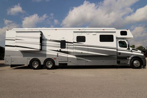 2023 Renegade Rv Classic 45CMR