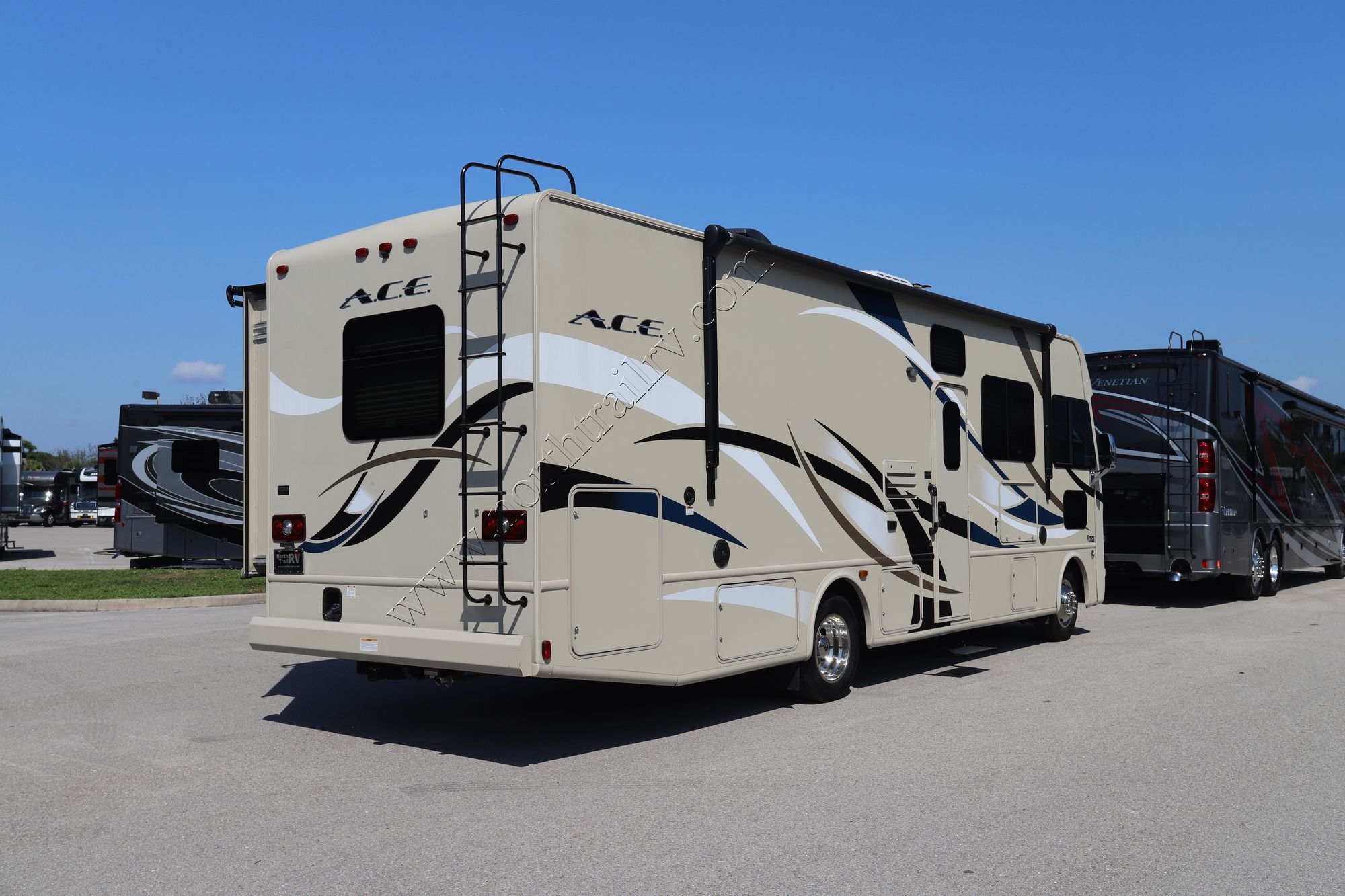 Used 2016 Thor Ace 30.2 Class A  For Sale