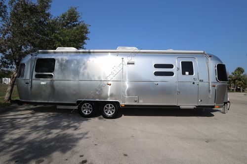 2023 Airstream Flying Cloud 30RB