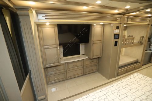 2023 Newmar London Aire 4535