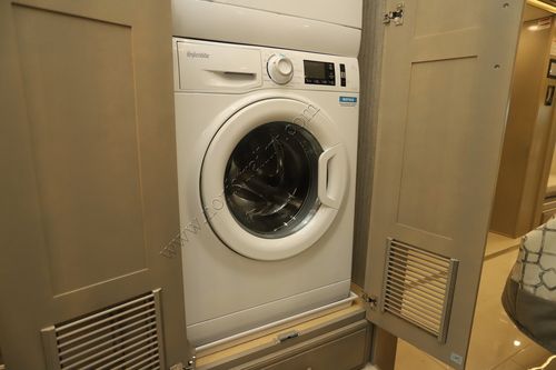2023 Newmar London Aire 4535
