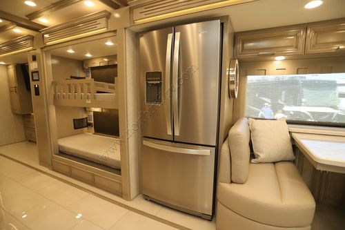 2023 Newmar London Aire 4535