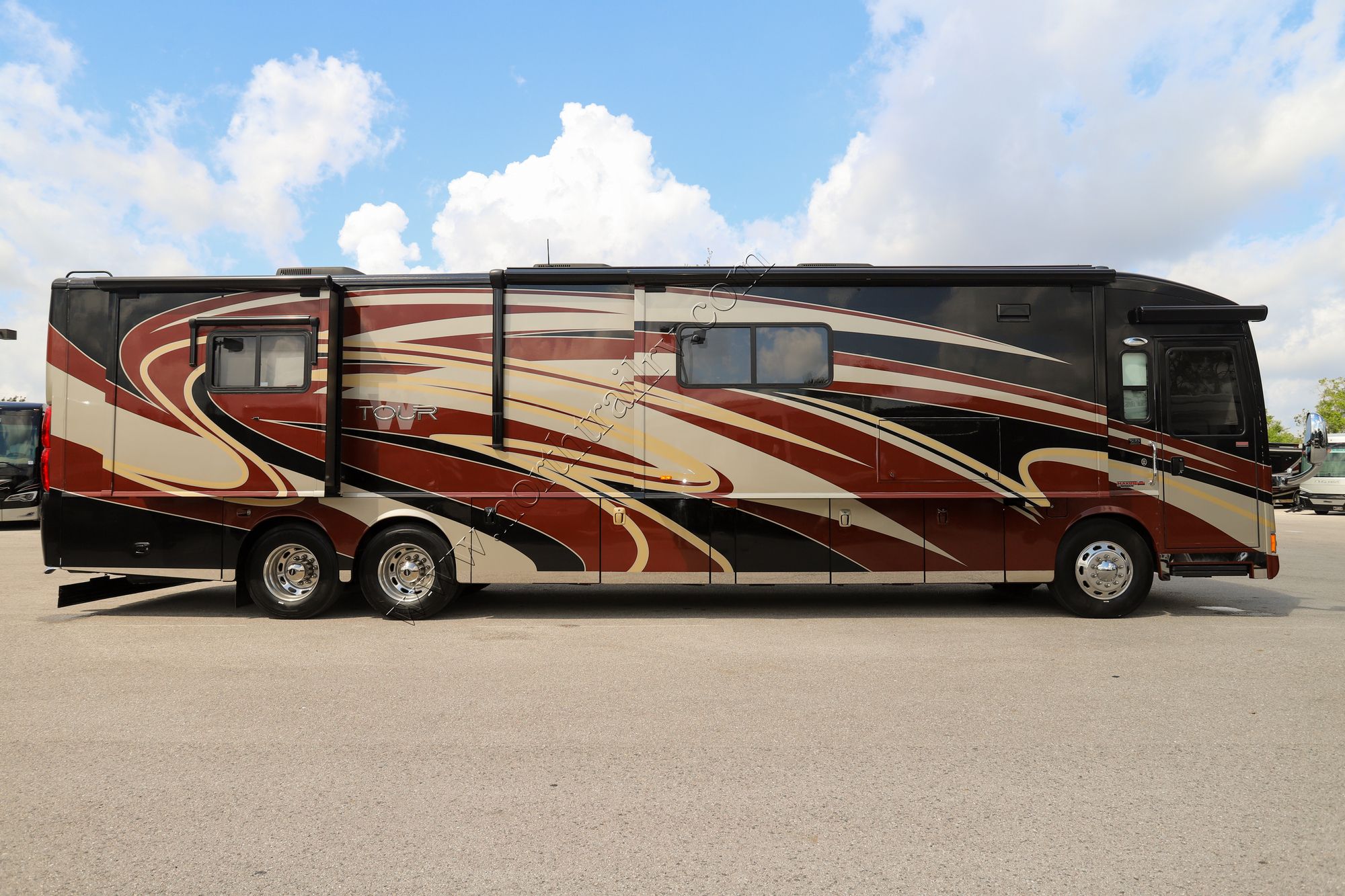 Used 2011 Winnebago Tour 42AD Class A  For Sale