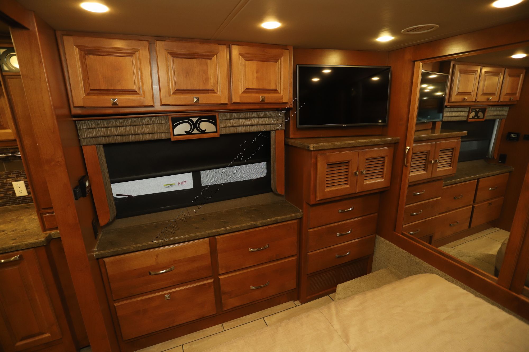 Used 2017 Tiffin Motor Homes Breeze 31BR Class A  For Sale