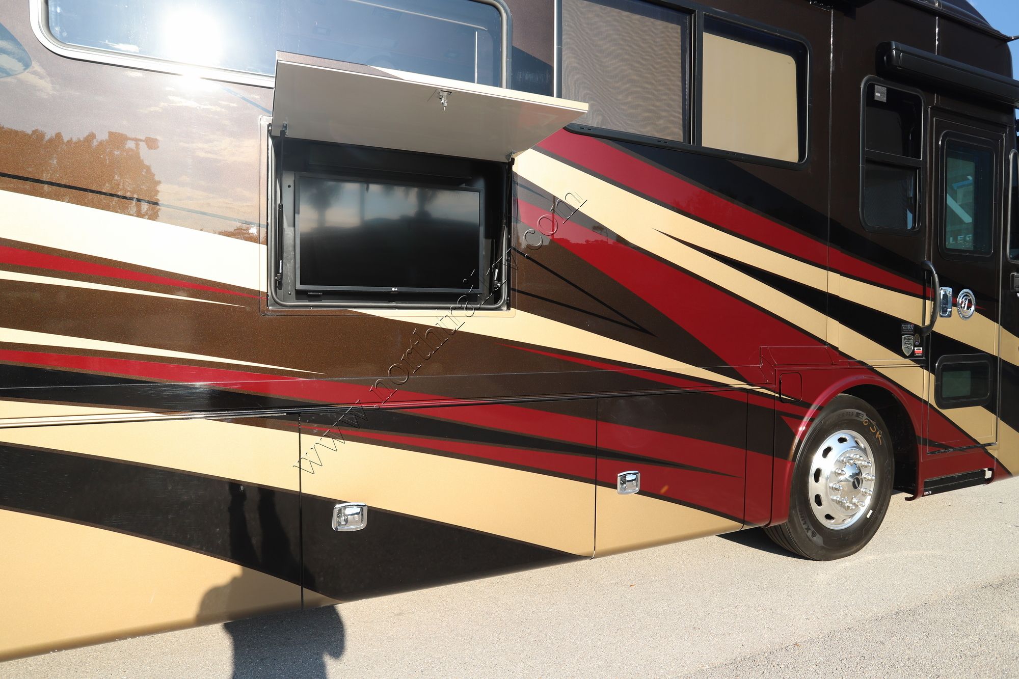New 2023 Tiffin Motor Homes Allegro Red 33AA Class A  For Sale