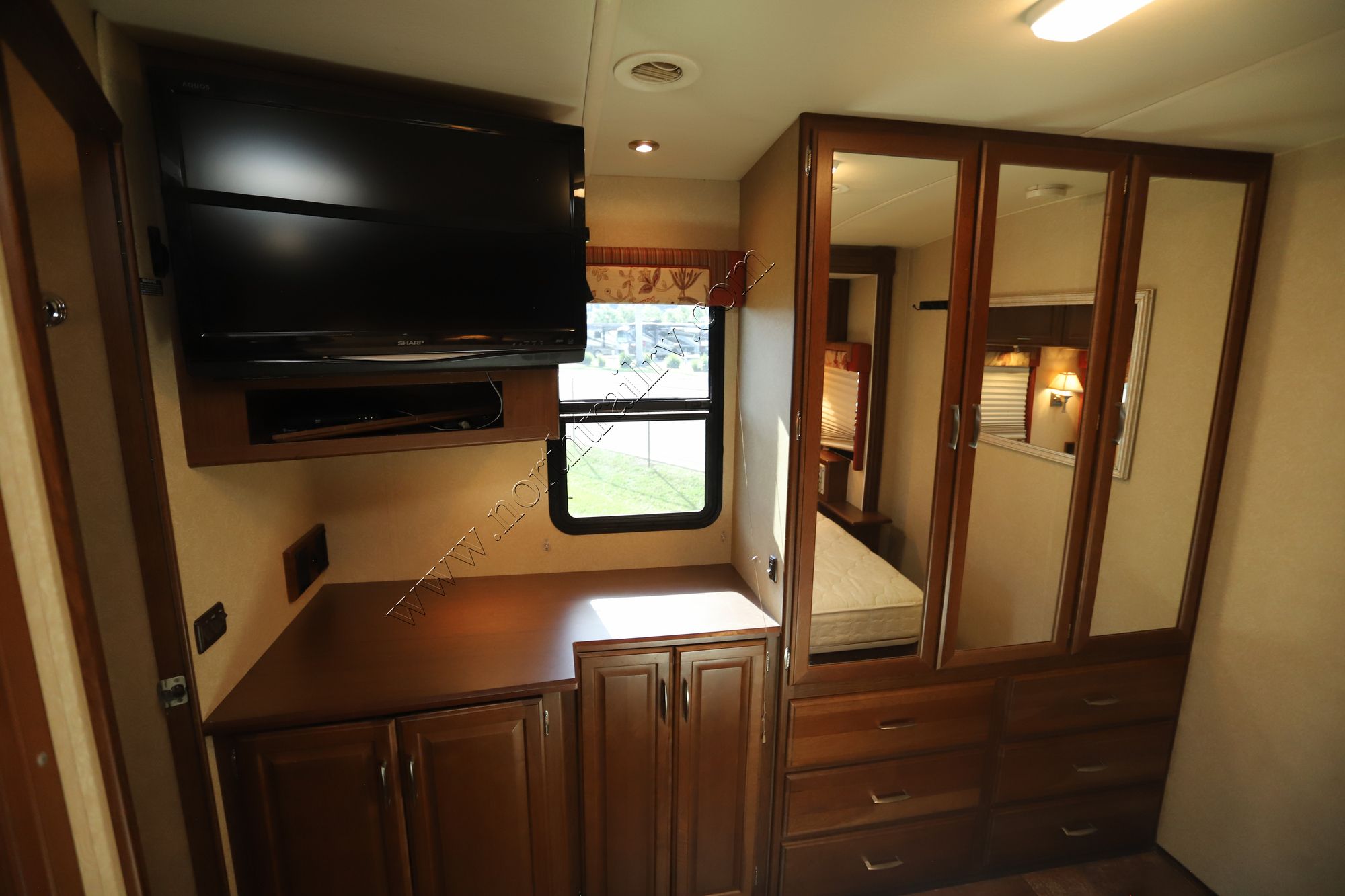 Used 2007 Winnebago Adventurer 38J Class A  For Sale