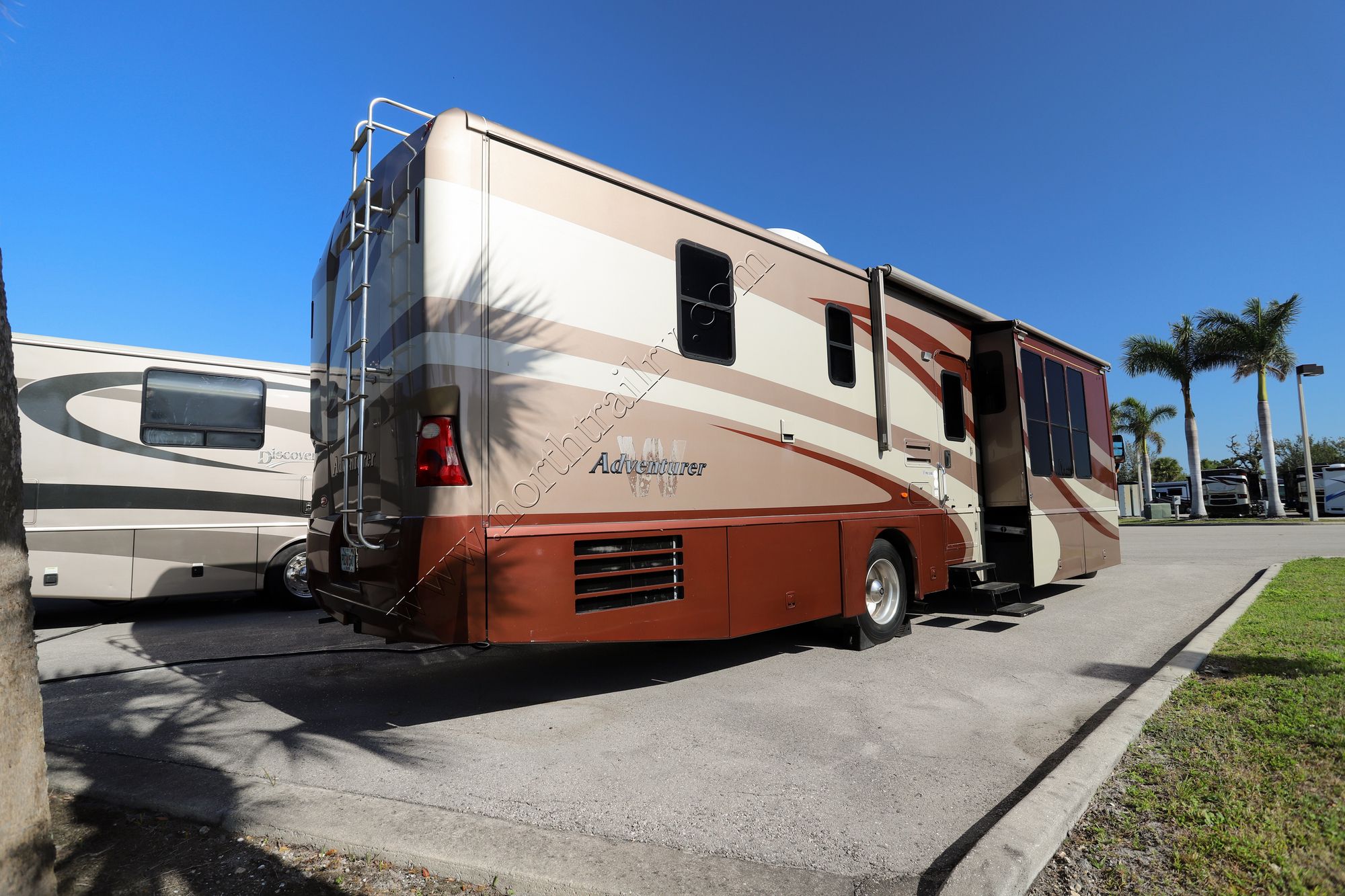 Used 2007 Winnebago Adventurer 38J Class A  For Sale