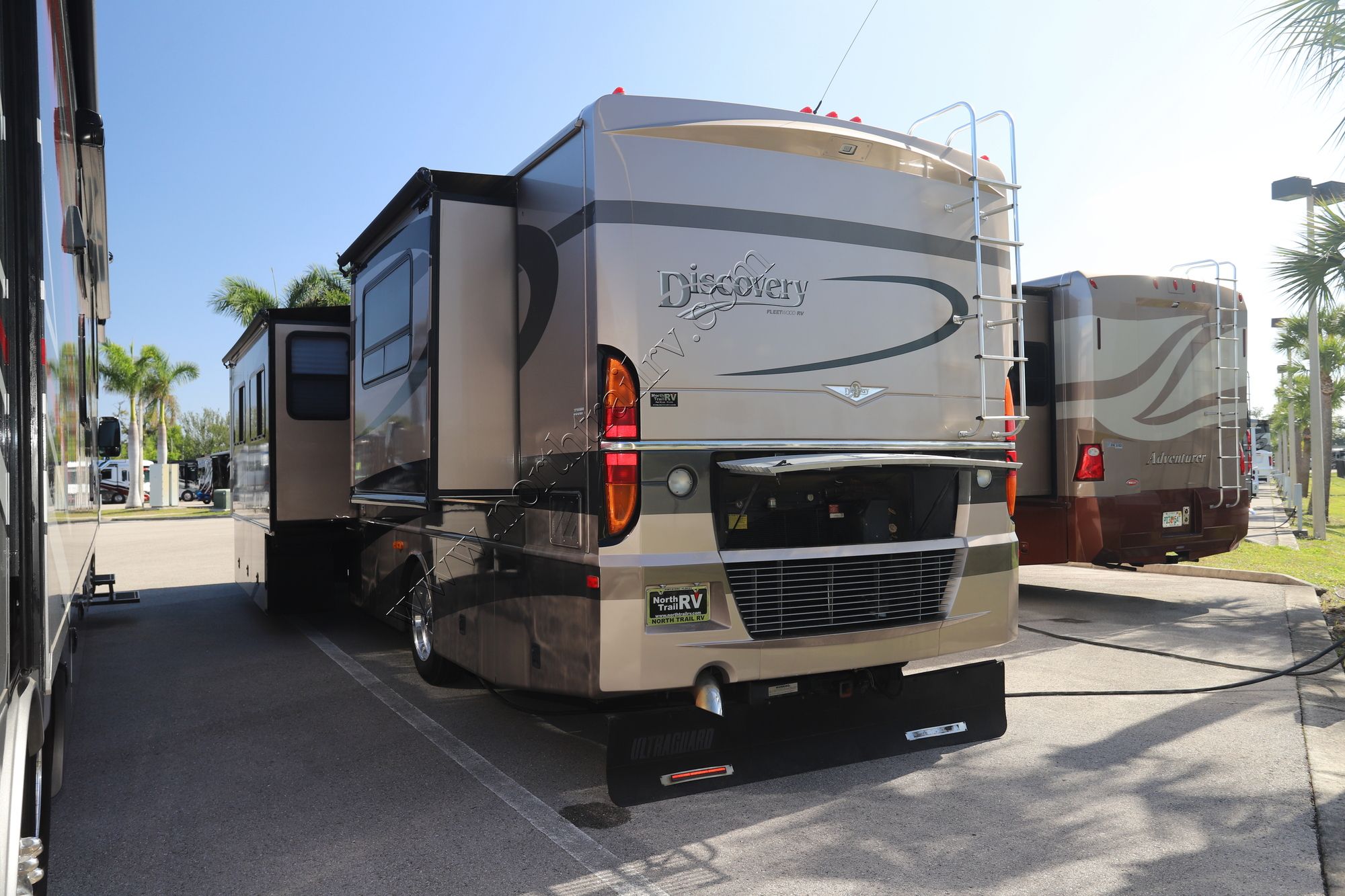 Used 2004 Fleetwood Discovery 39S Class A  For Sale