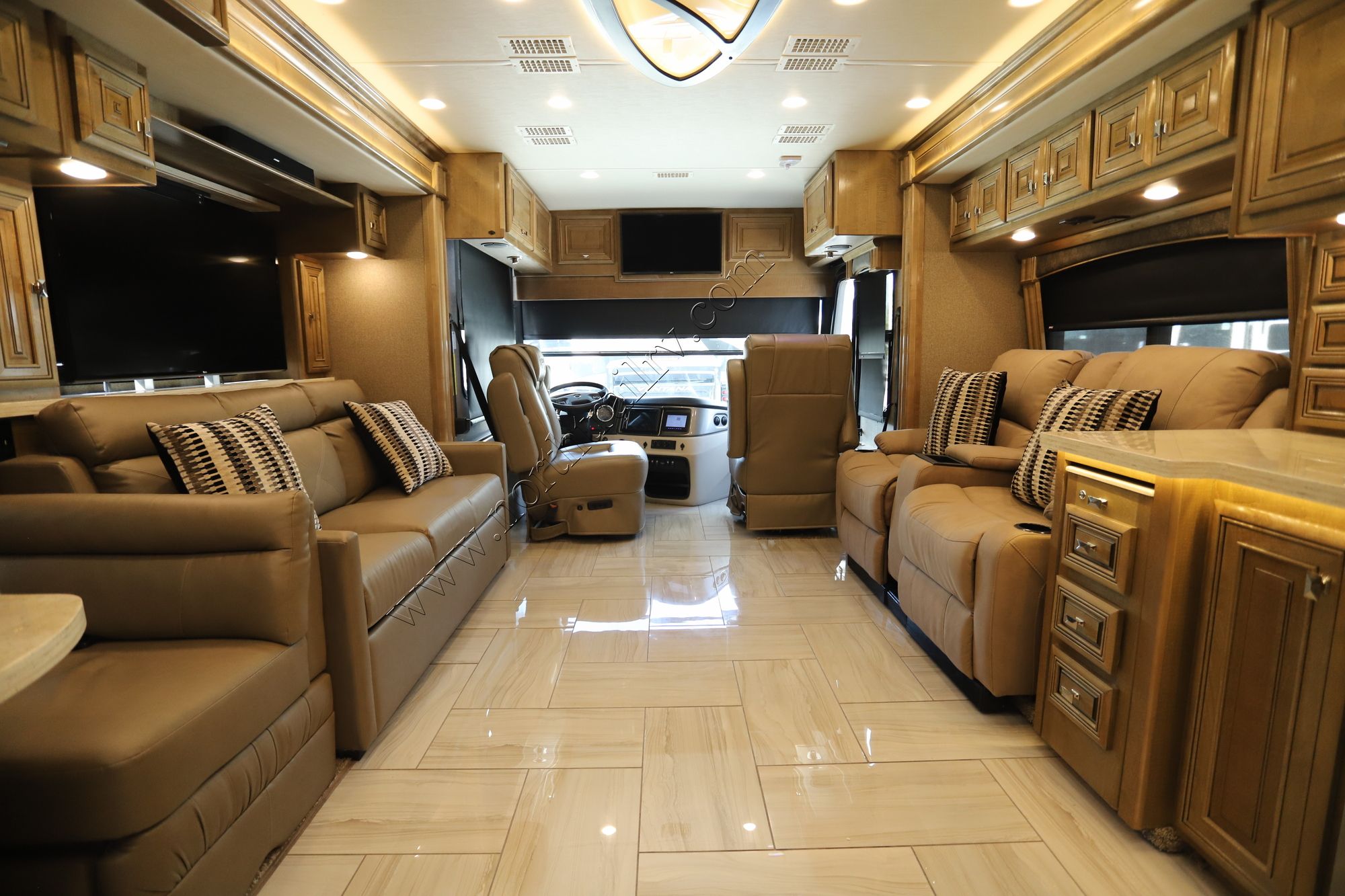 Used 2019 Fleetwood Discovery 40M Class A  For Sale