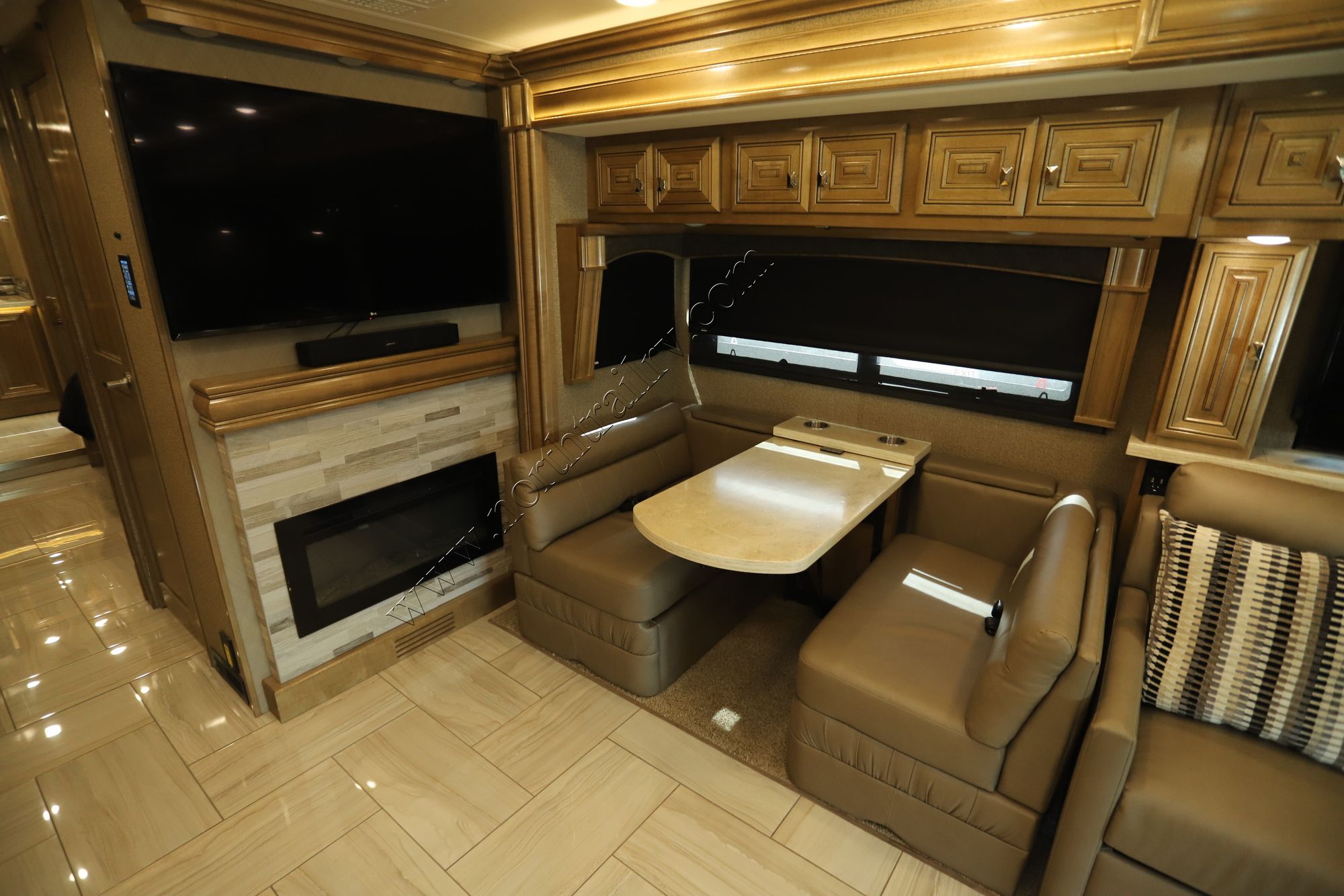 Used 2019 Fleetwood Discovery Lxe 40M Class A  For Sale