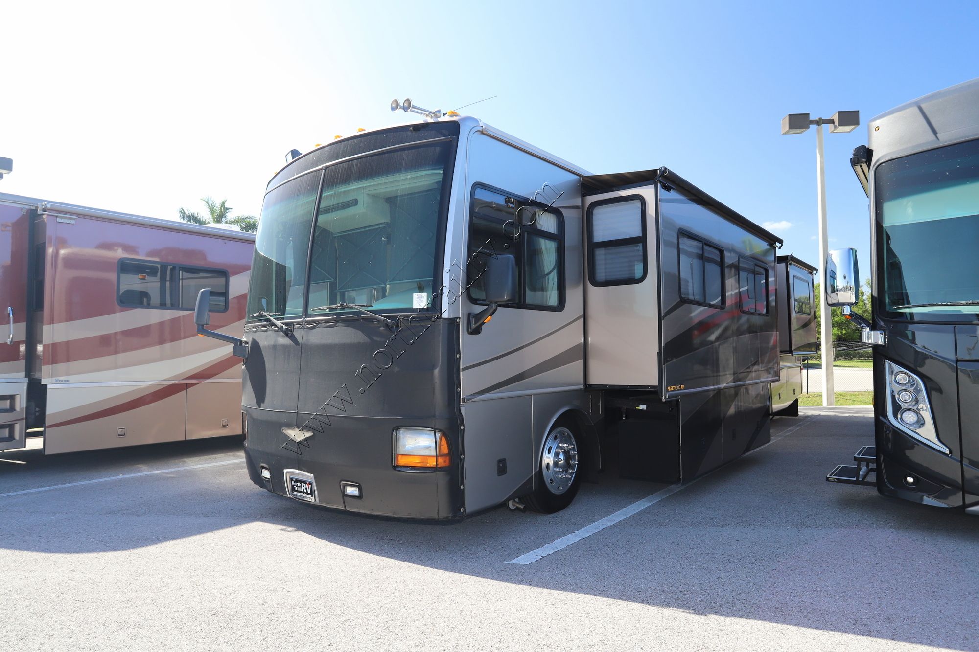Used 2004 Fleetwood Discovery 39S Class A  For Sale