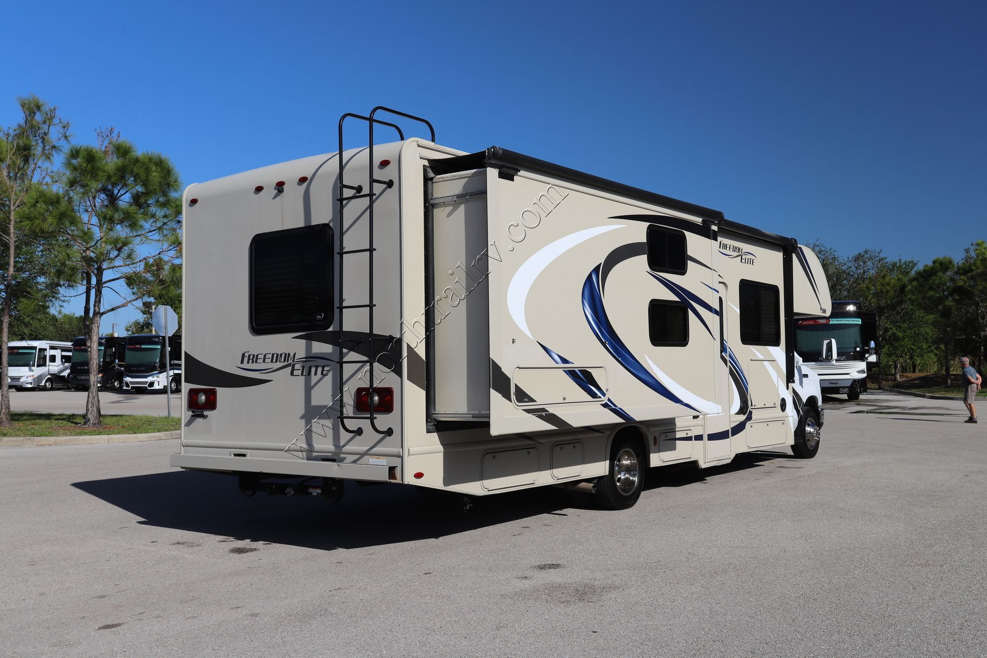Used 2017 Thor Freedom Elite 30FE Class C  For Sale