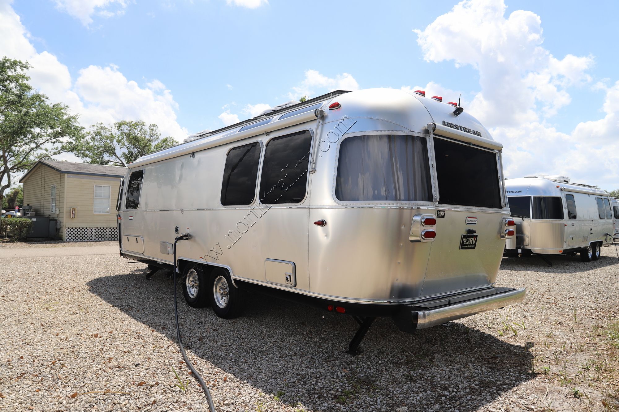 New 2023 Airstream International 27FB Travel Trailer  For Sale