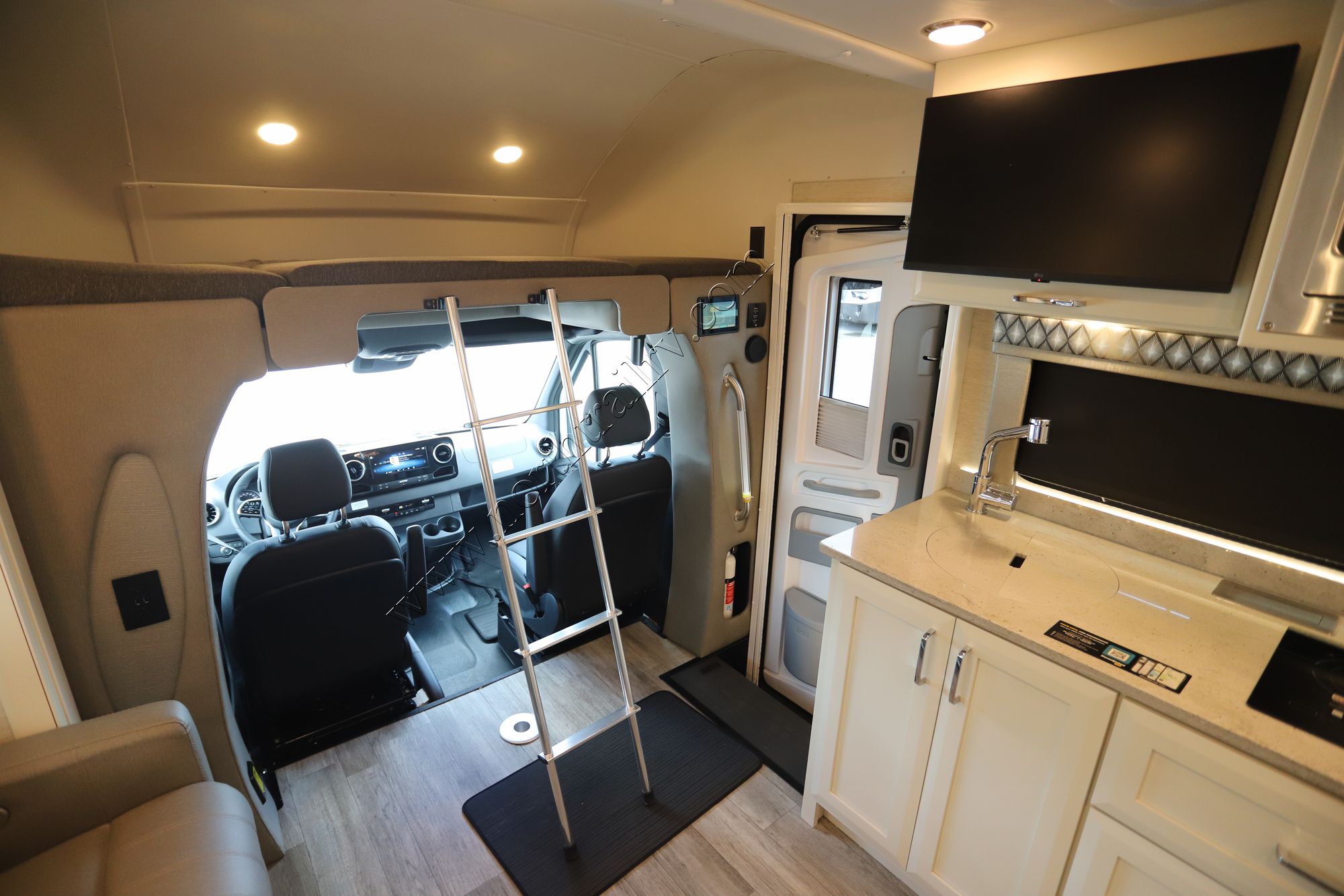 New 2023 Tiffin Motor Homes Wayfarer 25TW Class C  For Sale