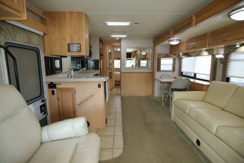 2005 National Dolphin 5320 5320