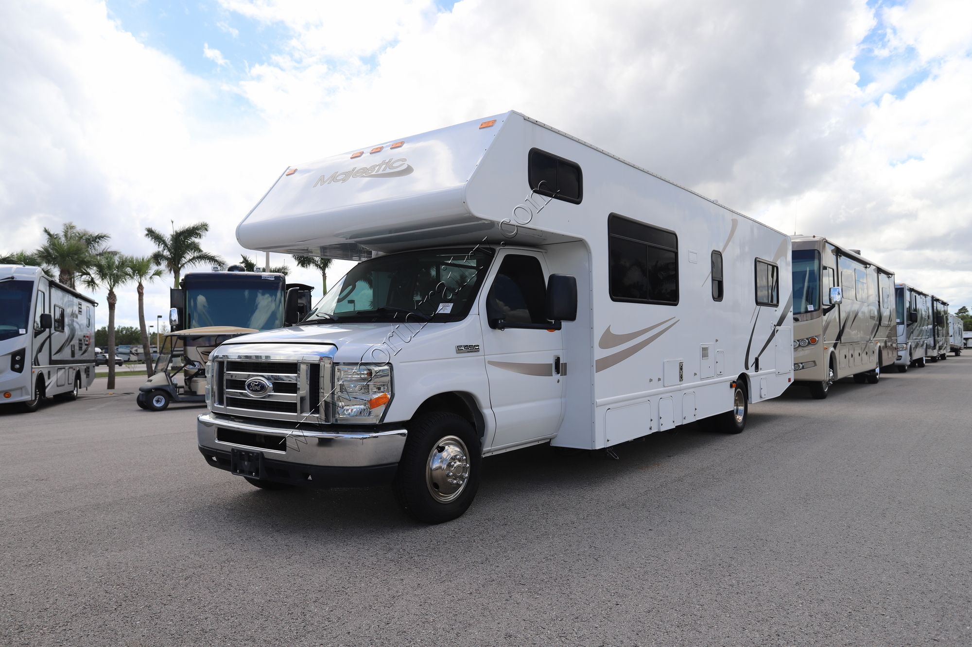 Used 2016 Thor Majestic 28A Class C  For Sale