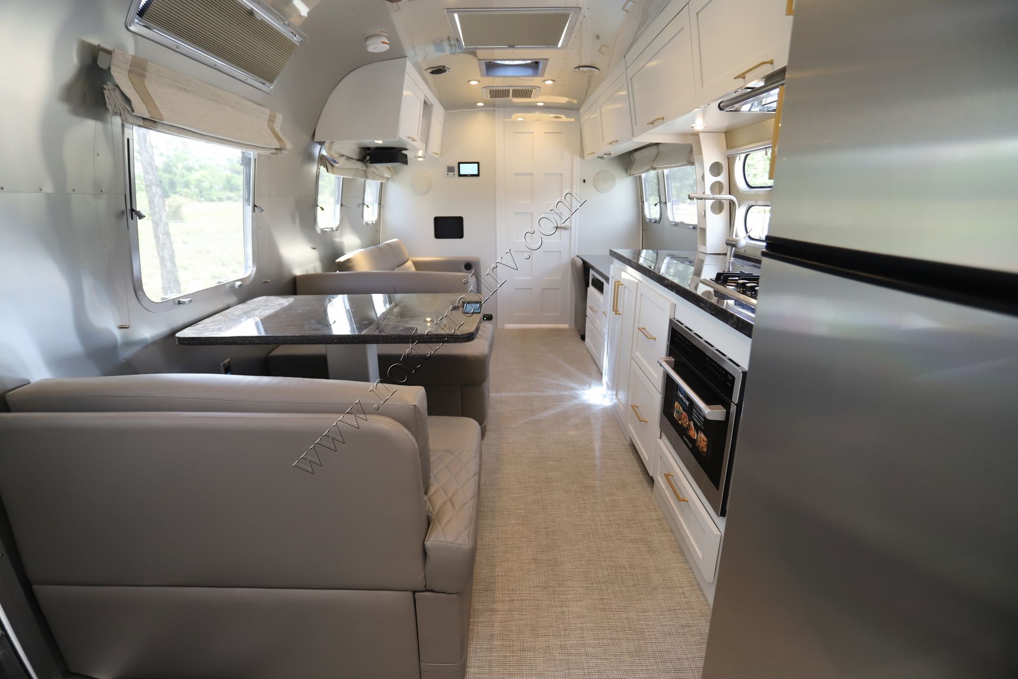 New 2023 Airstream Classic 33FB Travel Trailer  For Sale