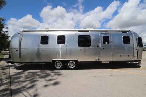 2023 Airstream Classic 33FB