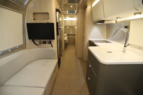 2023 Airstream Globetrotter 27FB TWIN