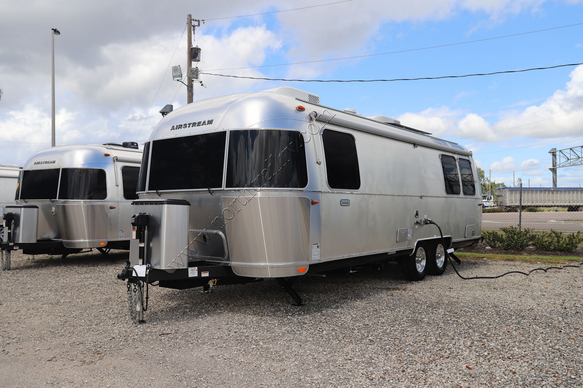 New 2023 Airstream Globetrotter 27FB Travel Trailer  For Sale