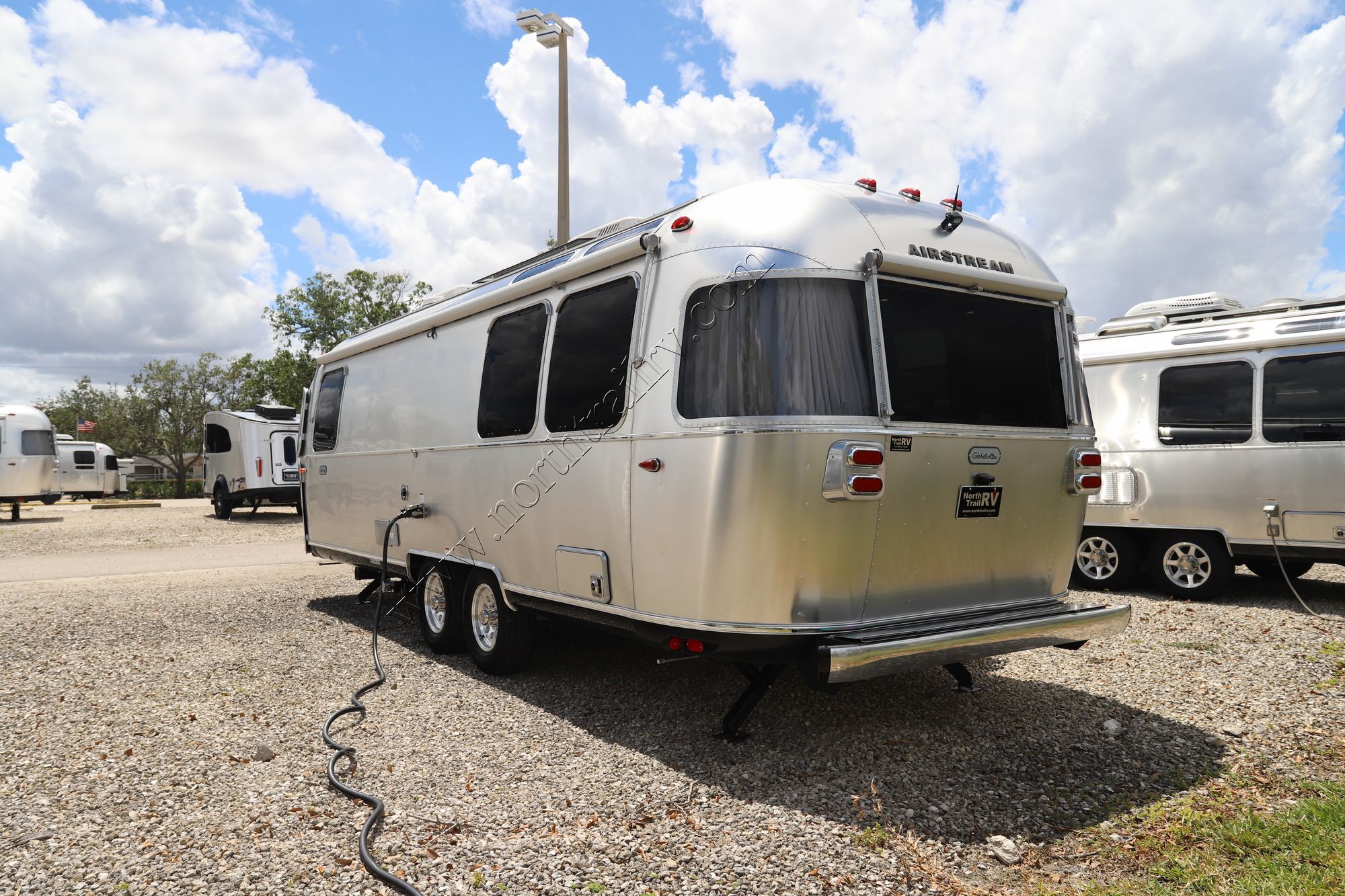 New 2023 Airstream Globetrotter 27FB Travel Trailer  For Sale