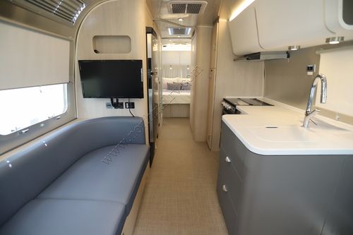 2023 Airstream Globetrotter 27FB Travel Trailer