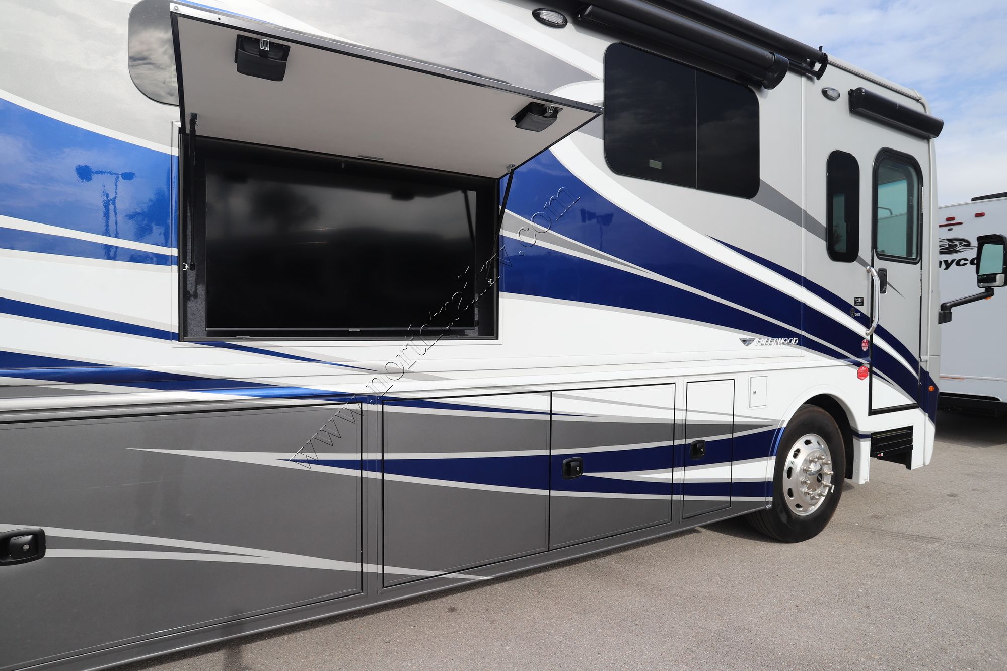 Used 2022 Fleetwood Frontier 34GT Class A  For Sale