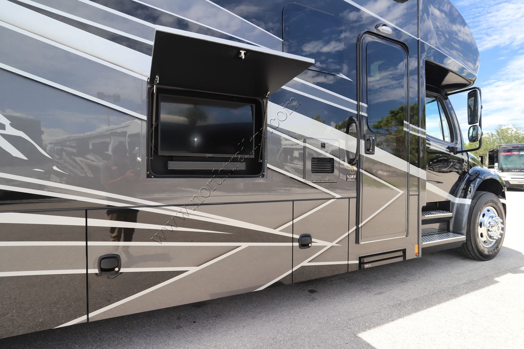 New 2023 Renegade Rv Valencia 36SB Super C  For Sale