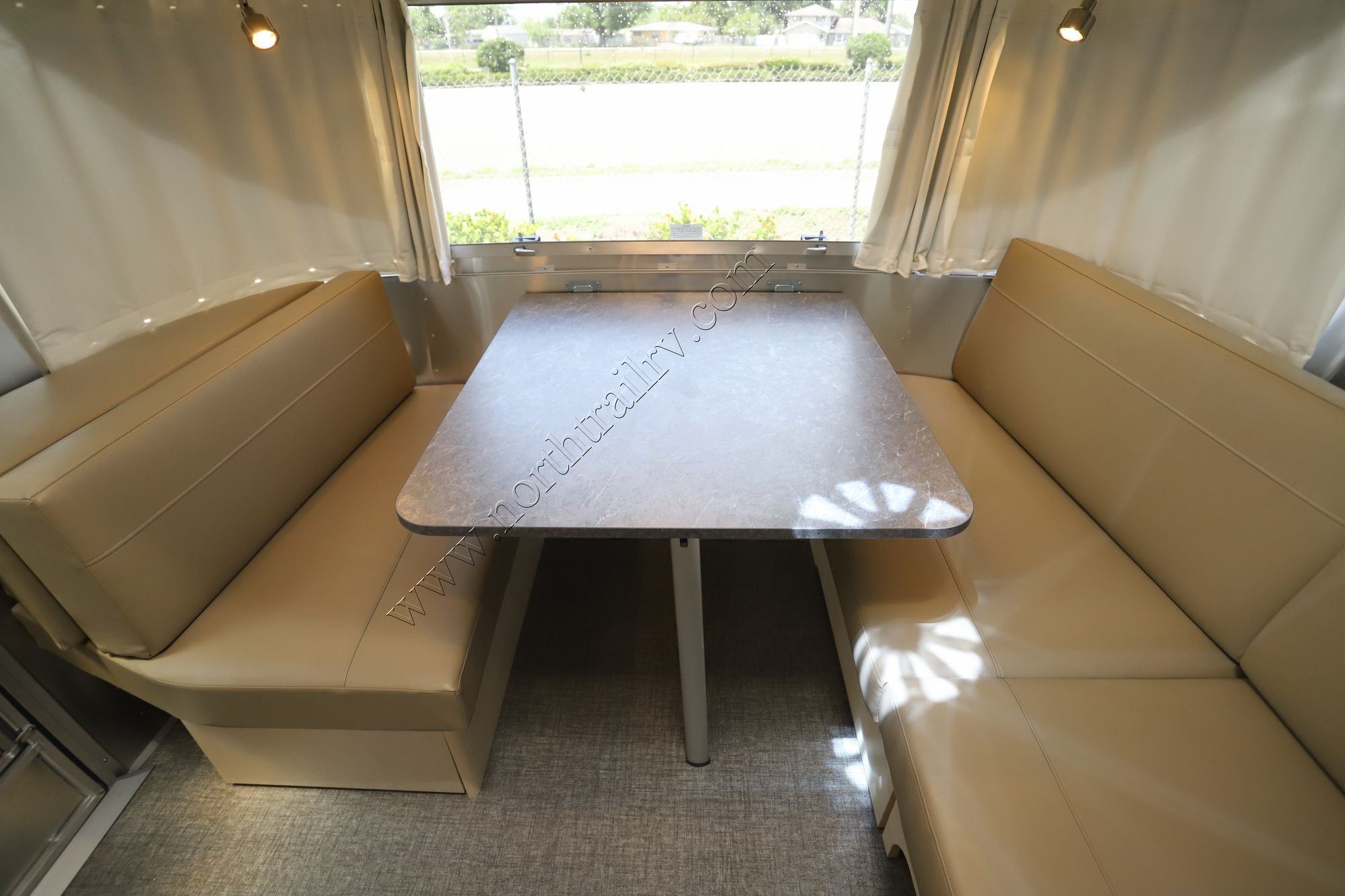 2023 Airstream Flying Cloud 25FB Travel Trailer New  For Sale