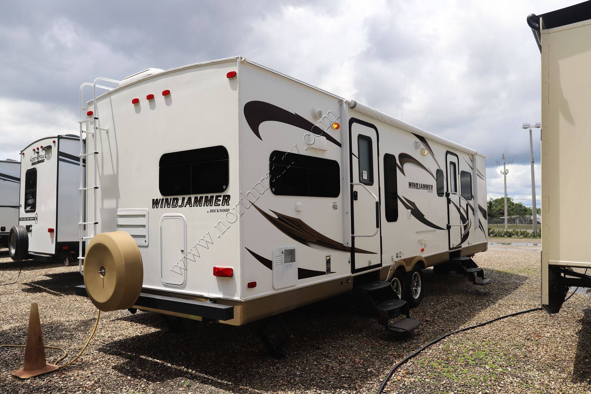 Used 2013 Rockwood Wind Jammer 3002W Travel Trailer  For Sale