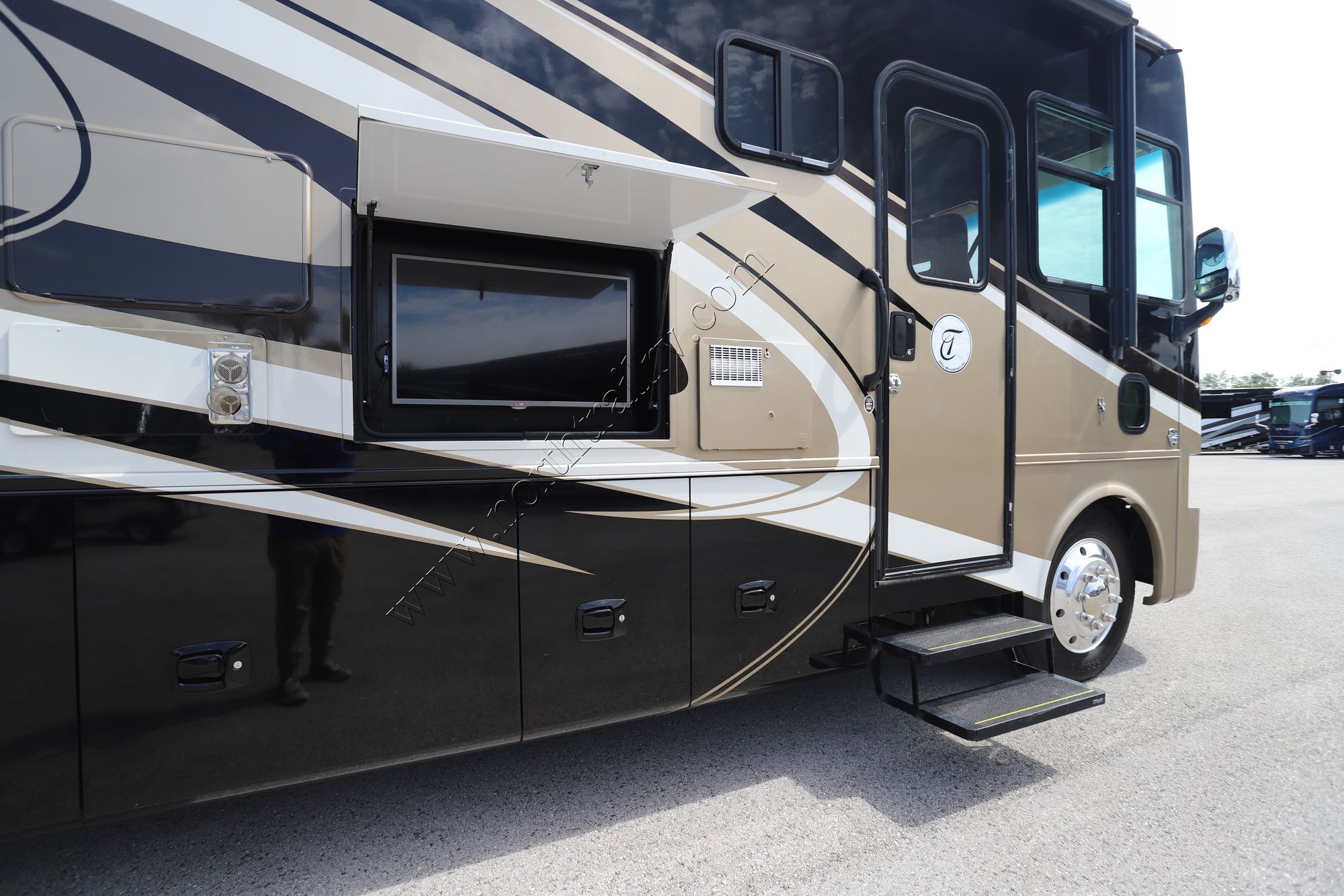 Used 2015 Tiffin Motor Homes Allegro 32SA Class A  For Sale
