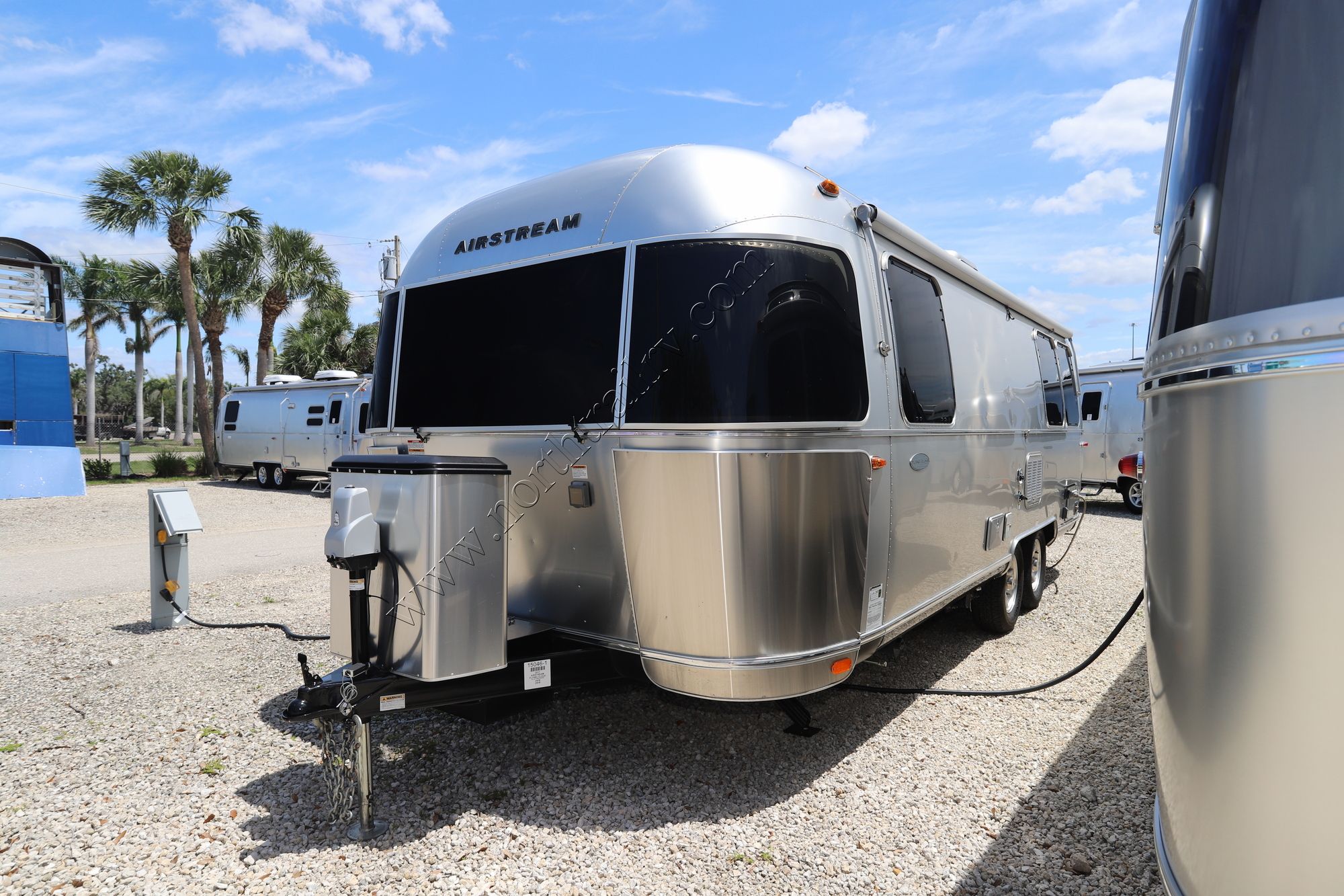 Used 2017 Airstream Flying Cloud 25FB Travel Trailer  For Sale