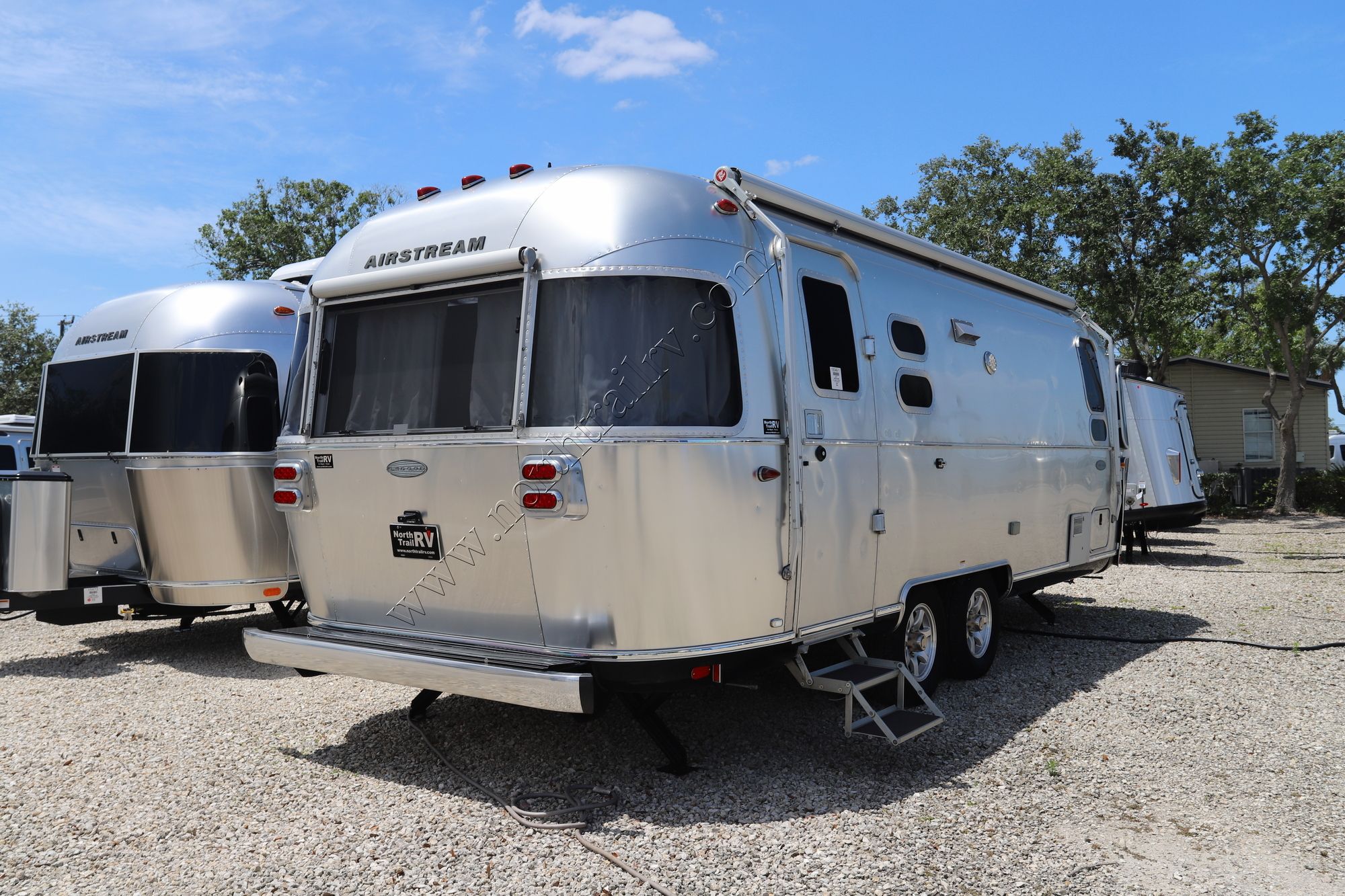 Used 2017 Airstream Flying Cloud 25FB Travel Trailer  For Sale