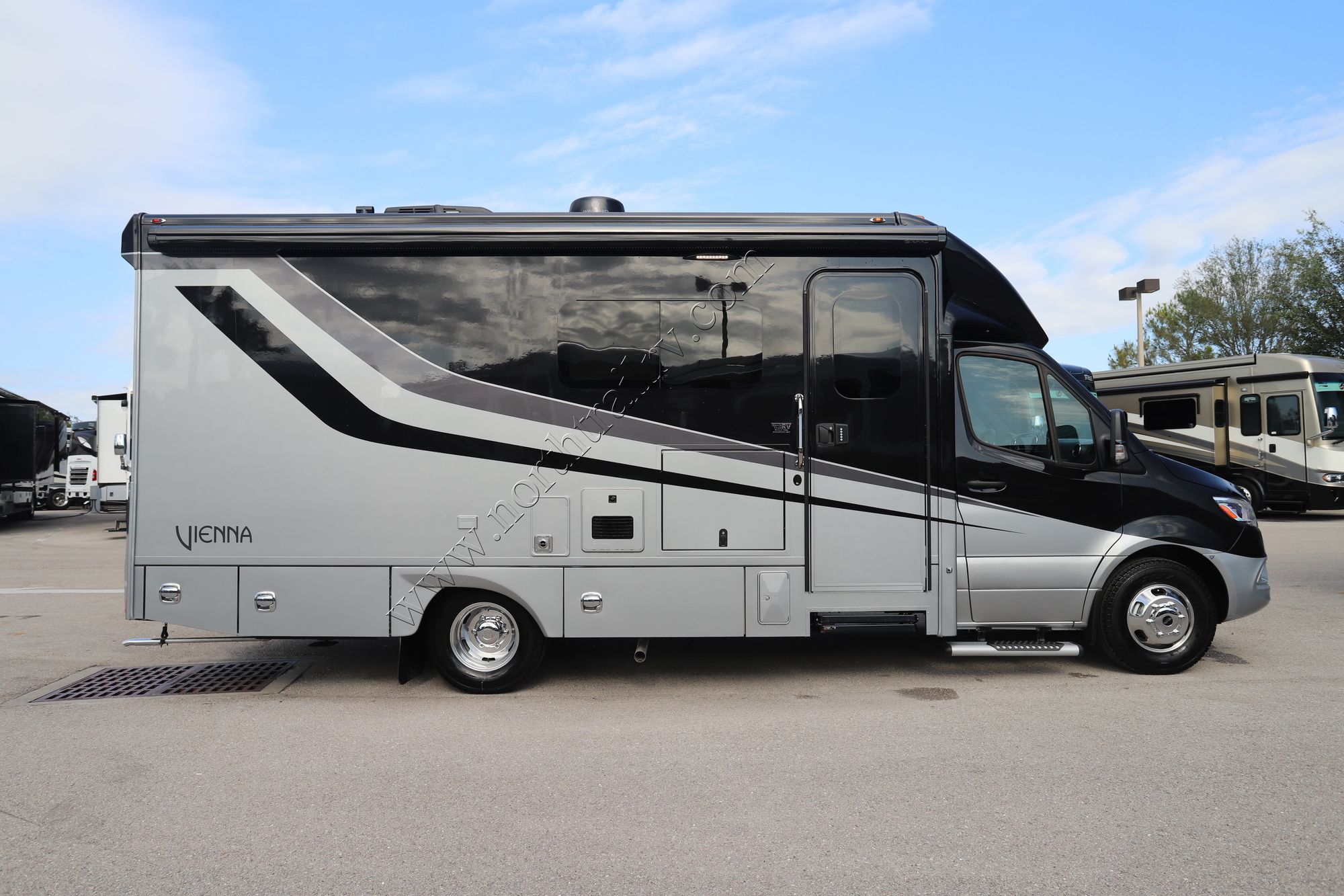 New 2023 Renegade Rv Vienna 25VRML Class C  For Sale