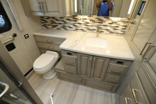 2023 Newmar London Aire 4535