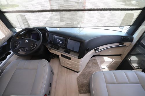 2023 Newmar London Aire 4535