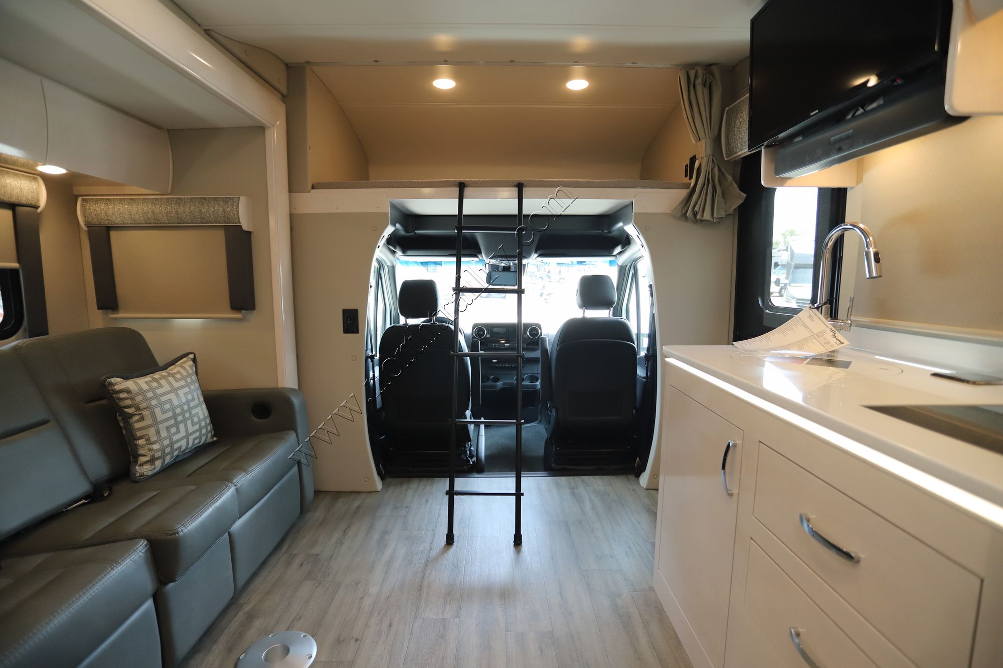 New 2023 Renegade Rv Vienna 25VFWC Class C  For Sale